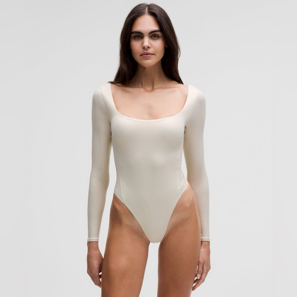 NWT LULULEMON Wundermost Ultra-Soft Nulu Square-Neck Long-Sleeve Bodysuit
Shine